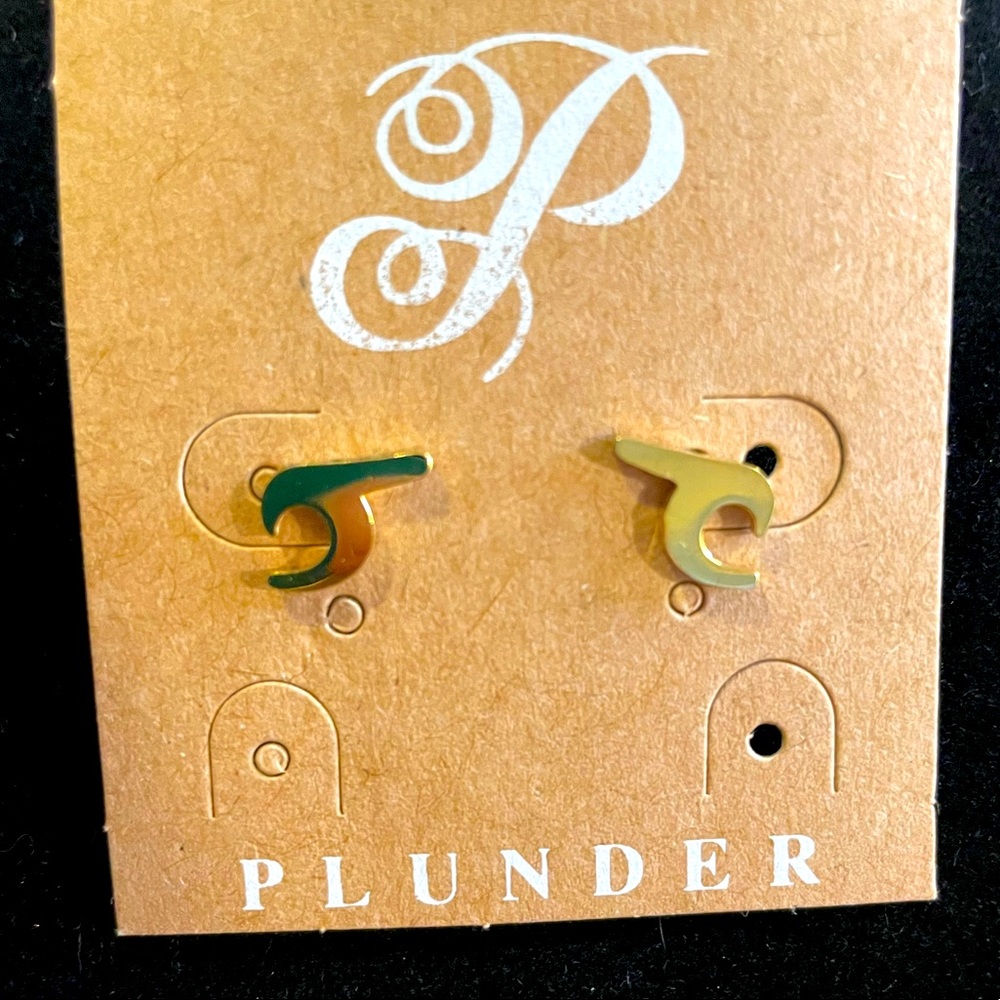 Plunder Make A Wave earrings
